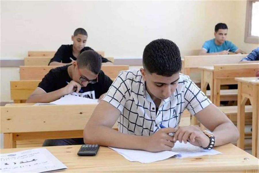 نصائح مهمة.. كيف يحافظ طلاب الثانوية العامة على توازنهم النفسي خلال الامتحانات؟ 